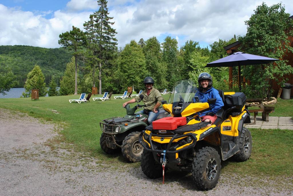 Motel Ours Bleu Lac-Saguay Εξωτερικό φωτογραφία