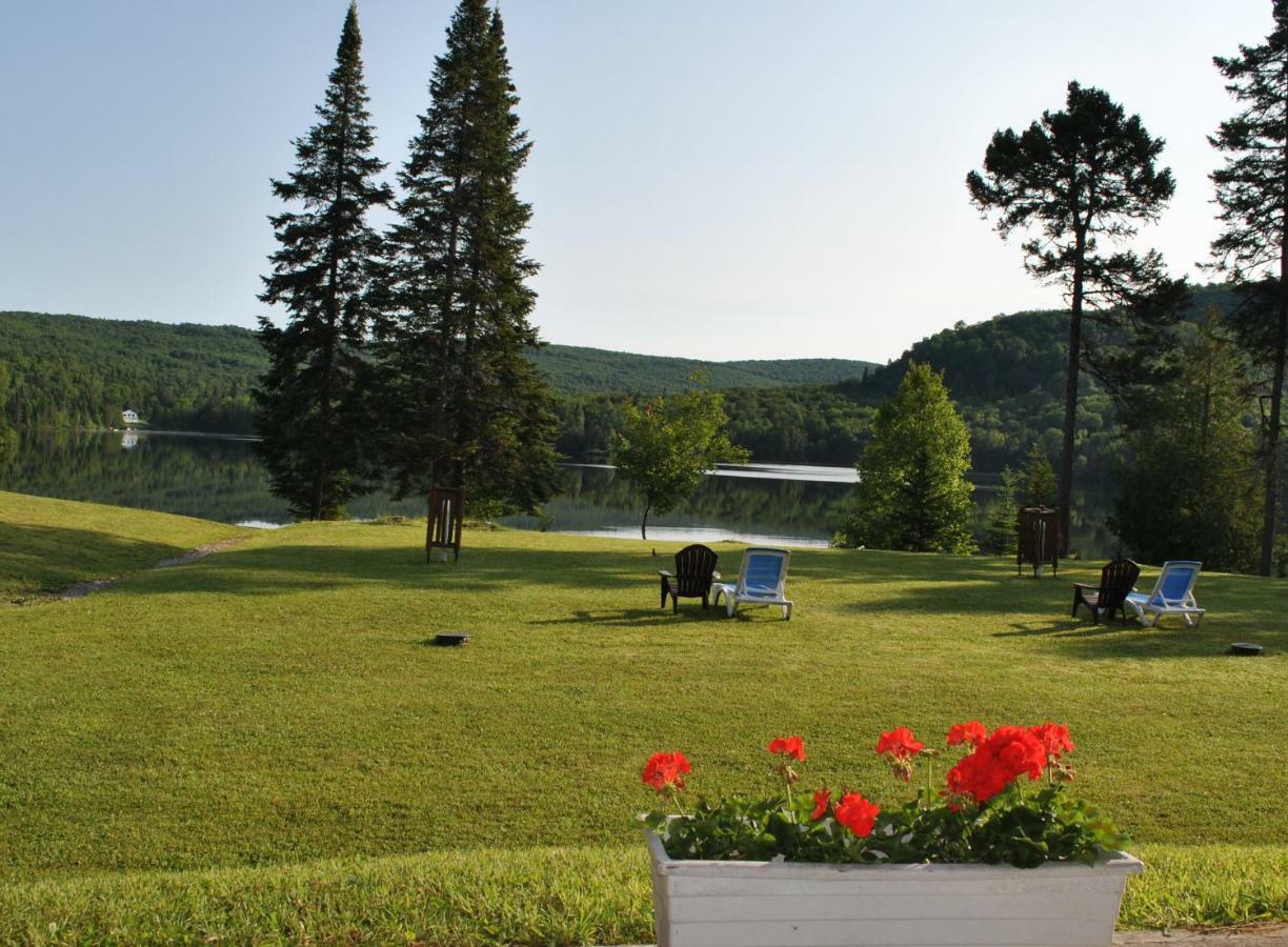 Motel Ours Bleu Lac-Saguay Εξωτερικό φωτογραφία