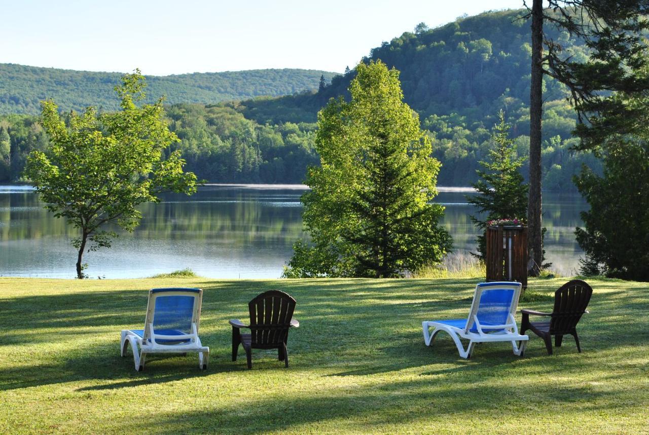 Motel Ours Bleu Lac-Saguay Εξωτερικό φωτογραφία